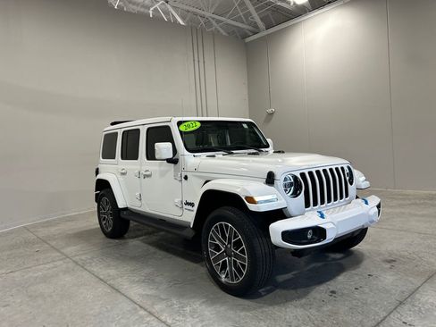 Used 2022 Jeep Wrangler Unlimited Sahara image 4