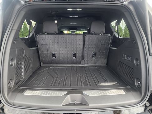 New 2026 Chevrolet Suburban High Country image 12