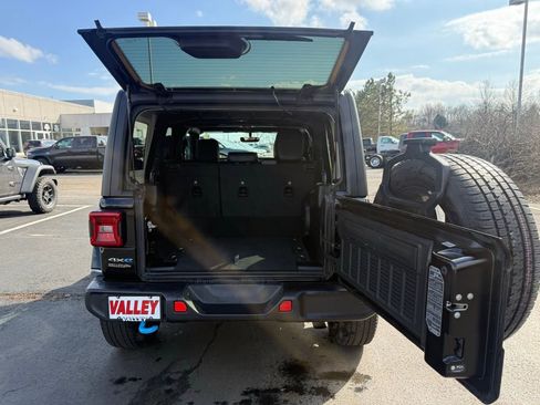 Used 2023 Jeep Wrangler Unlimited Sahara image 45