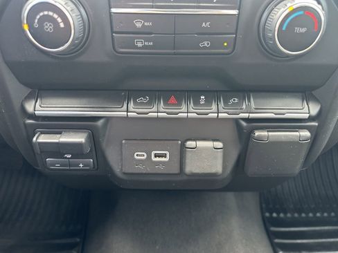 Used 2022 Chevrolet Silverado 2500 Custom w/ Custom Convenience Package AWD/4WD image 5