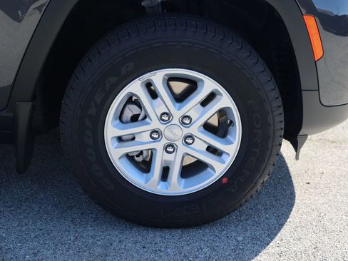 New 2025 Jeep Grand Cherokee Laredo w/ MOPAR Finishing Package image 8