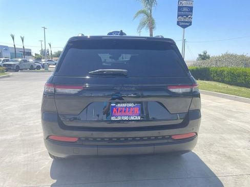 Used 2023 Jeep Grand Cherokee Altitude AWD/4WD image 7