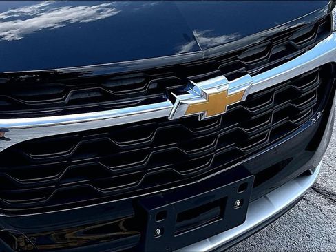 Used 2025 Chevrolet Trax LT w/ LT Convenience Package FWD image 31