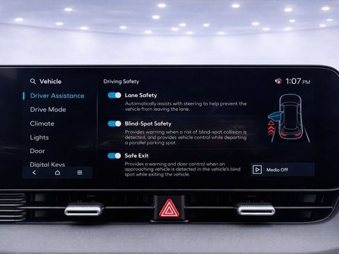 Used 2025 Hyundai Ioniq 5 SEL image 30