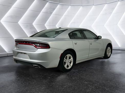 Used 2022 Dodge Charger SXT RWD image 4