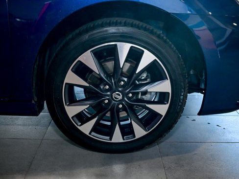 Used 2017 Nissan Sentra SR w/ Electronics Package FWD image 35
