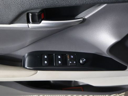 Used 2020 Toyota Camry LE w/ Convenience Package FWD image 30