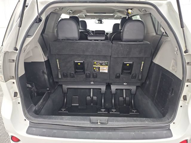 Used 2020 Toyota Sienna SE Premium w/ Nightshade Edition FWD image 25