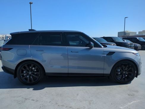 Used 2024 Land Rover Range Rover Sport SE AWD/4WD image 4