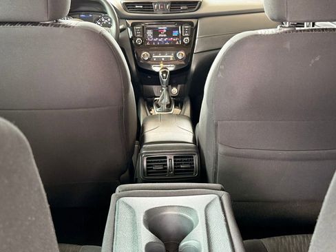 Used 2018 Nissan Rogue S FWD image 30