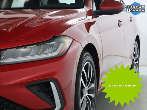 Certified 2025 Volkswagen Jetta SE image 4