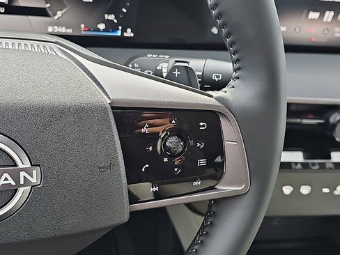 Certified 2025 Nissan Murano SV image 22