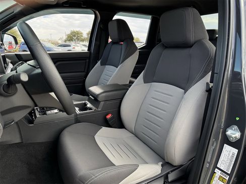 Used 2024 Toyota Tacoma TRD Off-Road image 25