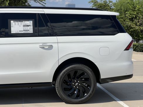 New 2025 Lincoln Navigator L Reserve w/ Jet Appearance Package image 6