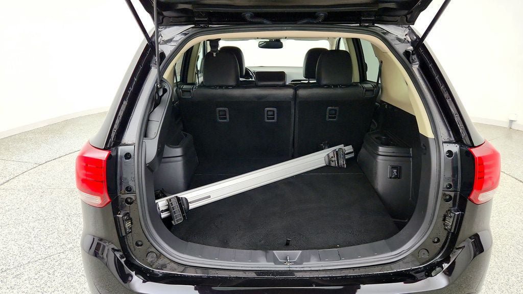 Used 2018 Mitsubishi Outlander SEL AWD/4WD image 21