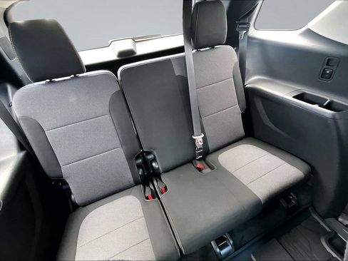 Used 2021 Chevrolet Traverse LT FWD image 28