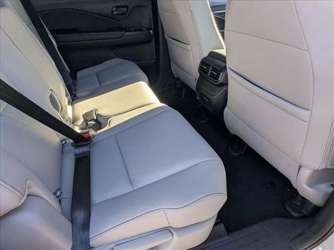 Certified 2025 Honda Passport EX-L image 19