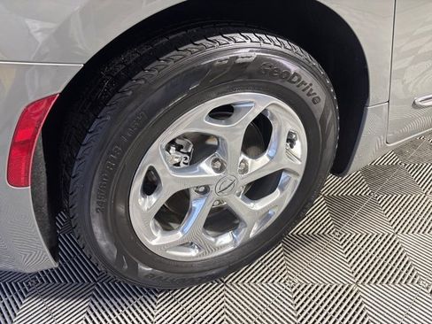 Certified 2022 Chrysler Pacifica Limited image 7