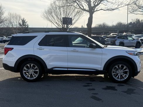 Used 2023 Ford Explorer XLT w/ Equipment Group 202A image 5