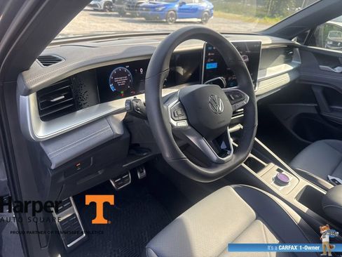 Used 2025 Volkswagen Tiguan SE R-Line AWD/4WD image 14