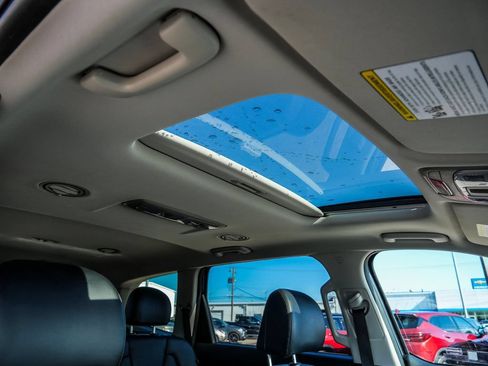 Used 2025 Kia Telluride S FWD image 17