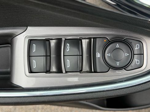Used 2016 Chevrolet Malibu LT FWD image 12