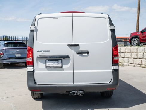 Used 2022 Mercedes-Benz Metris image 6