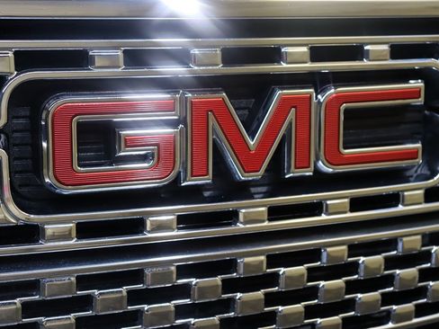 Used 2019 GMC Acadia Denali w/ Technology Package FWD image 14
