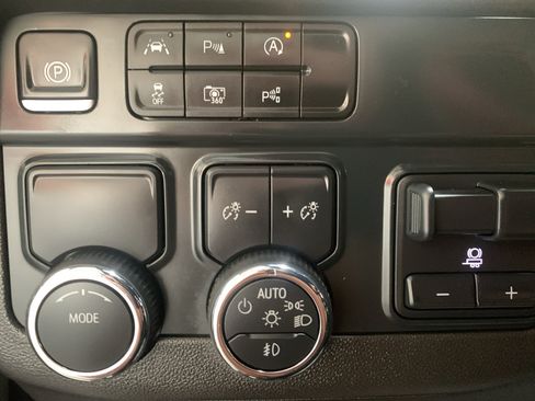 Used 2025 Chevrolet Suburban RST w/ Comfort Package RWD image 34