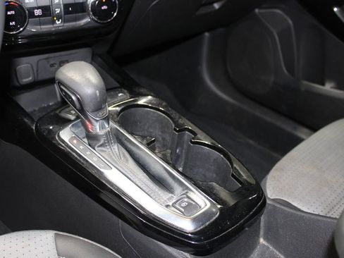 Used 2024 Chevrolet Trax LT image 24