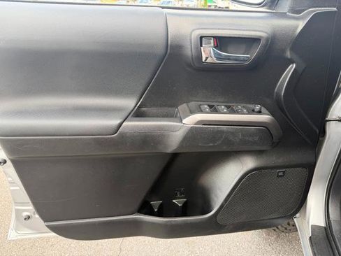 Used 2021 Toyota Tacoma TRD Off-Road w/ TRD Premium Off Road Package image 10