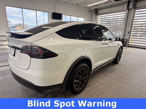 Used 2023 Tesla Model X image 7