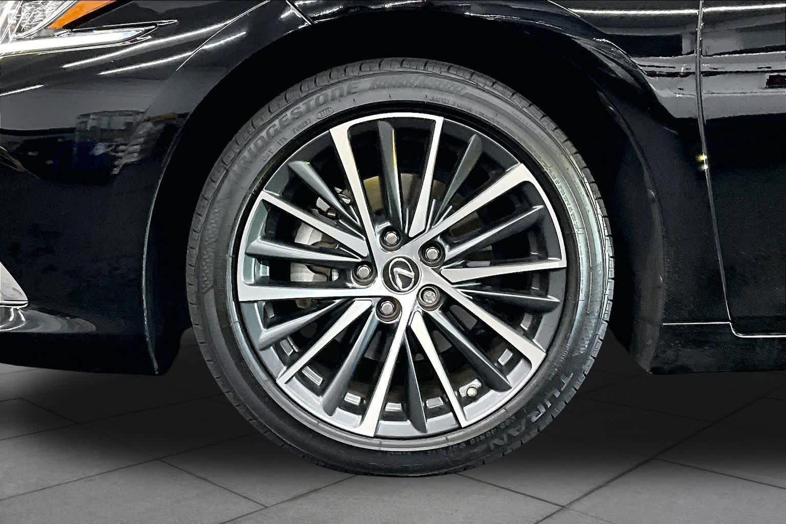 Used 2024 Lexus ES 300h w/ Premium Package FWD image 10
