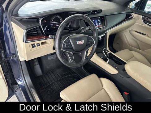 Used 2017 Cadillac XT5 Premium Luxury w/ Advanced Security Package FWD image 11