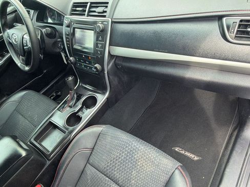 Used 2015 Toyota Camry SE FWD image 35