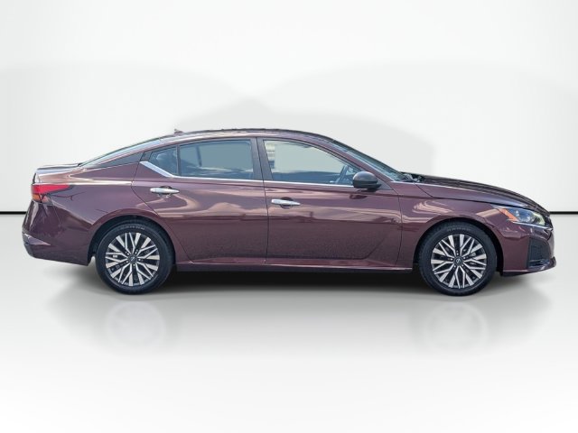 Used 2024 Nissan Altima 2.5 SV FWD image 5