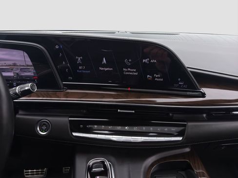 Used 2023 Cadillac Escalade Sport Platinum w/ LPO, ONYX Package AWD/4WD image 16
