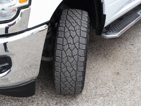 Used 2024 RAM 2500 Big Horn AWD/4WD image 39
