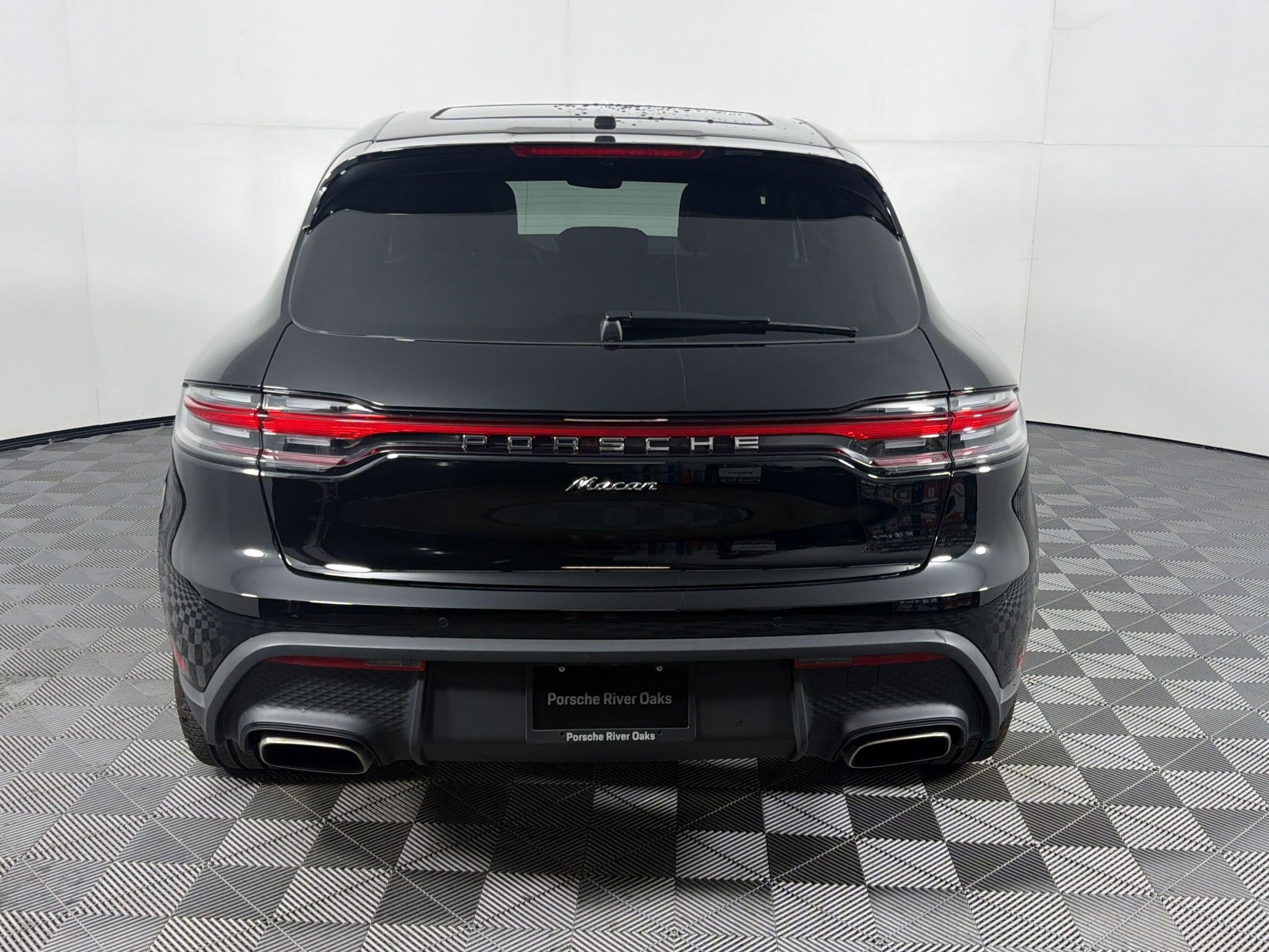 Certified 2026 Porsche Macan AWD/4WD image 10