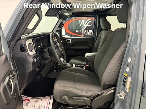 Used 2024 Jeep Wrangler Unlimited Sahara AWD/4WD image 9