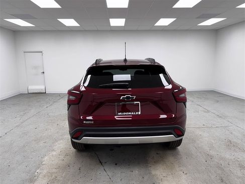 New 2025 Chevrolet Trax LT w/ Driver Confidence Package image 6