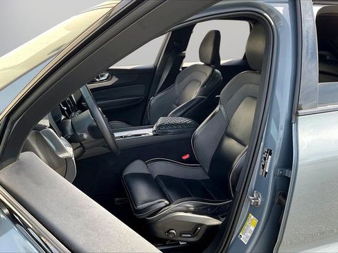 Used 2022 Volvo XC60 B5 R-Design w/ Advanced Package AWD/4WD image 22