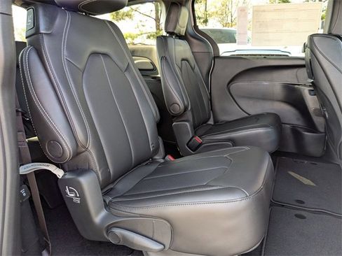 New 2026 Chrysler Pacifica Select image 35