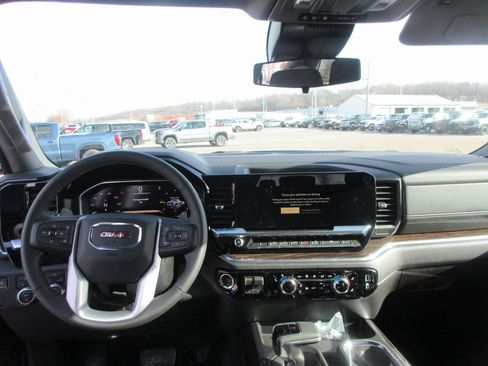 New 2026 GMC Sierra 1500 Elevation image 16