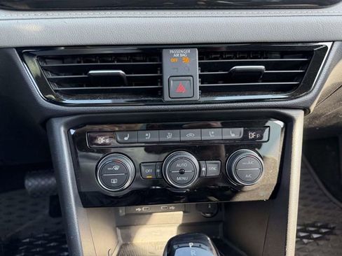 Used 2023 Volkswagen Taos SEL image 23