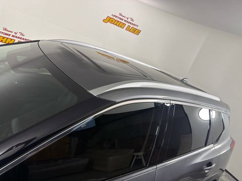 Used 2023 Nissan Rogue SL w/ SL Premium Package image 12