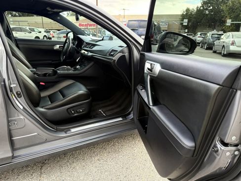 Used 2013 Lexus CT 200h w/ F Sport Pkg w/Nuluxe Trim FWD image 22