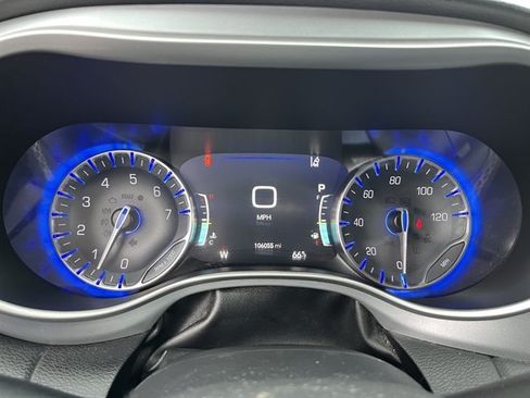 Used 2020 Chrysler Pacifica Touring-L w/ Advanced Safetytec Group FWD image 23