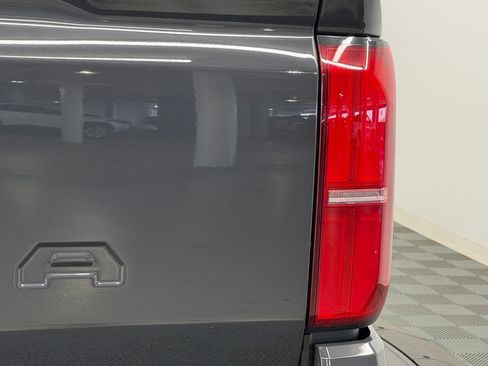 Certified 2025 Toyota Tacoma SR5 AWD/4WD image 14