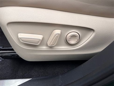 Used 2025 Toyota Highlander Limited image 17